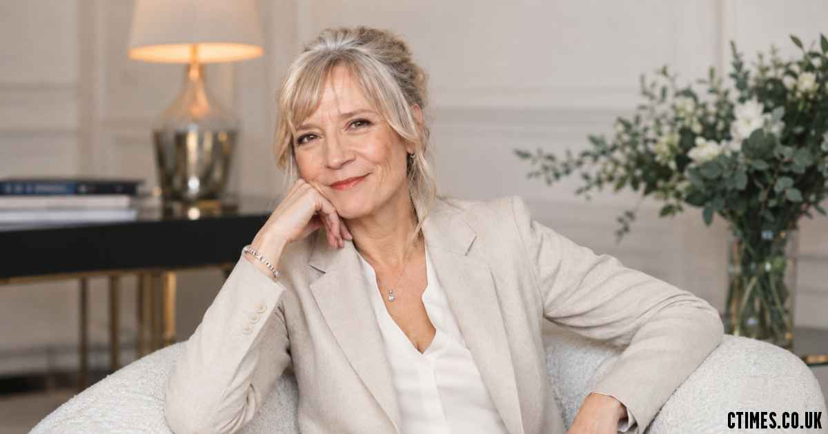 Who is Hermine Poitou? Youth and French Artistic Background